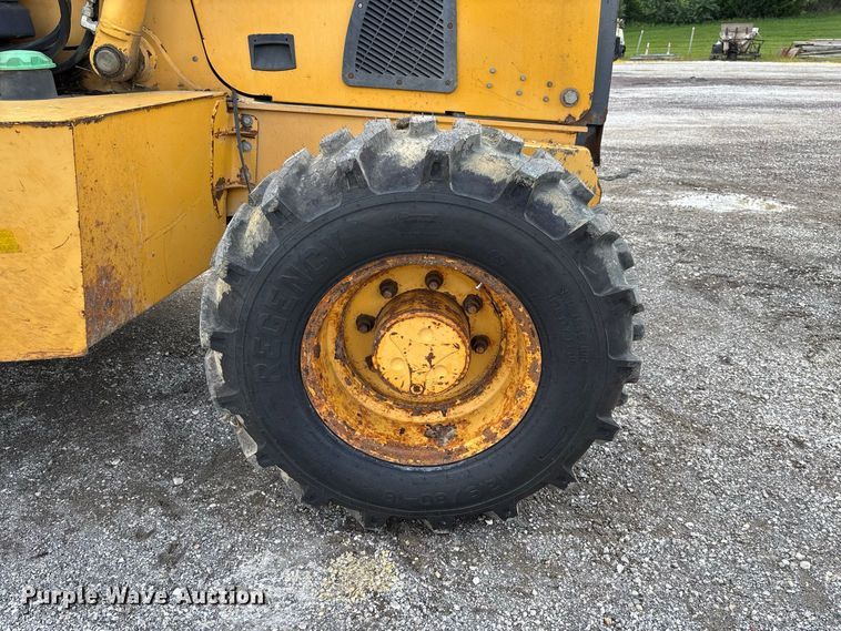 image for item DZ4678 2013 John Deere 410K backhoe