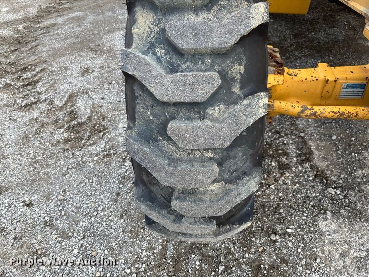 image for item DZ4678 2013 John Deere 410K backhoe