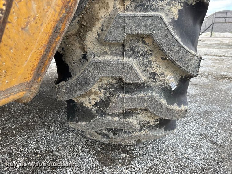 image for item DZ4678 2013 John Deere 410K backhoe