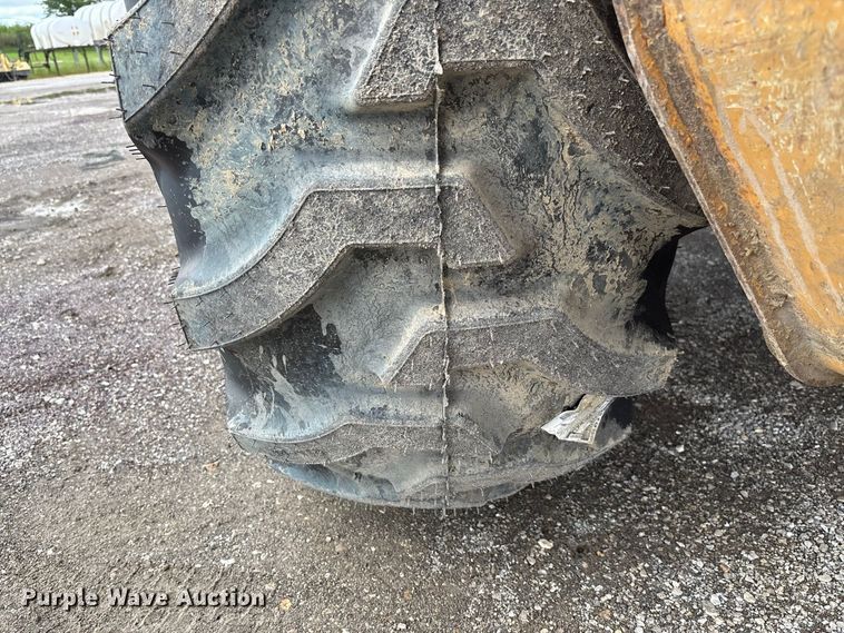 image for item DZ4678 2013 John Deere 410K backhoe