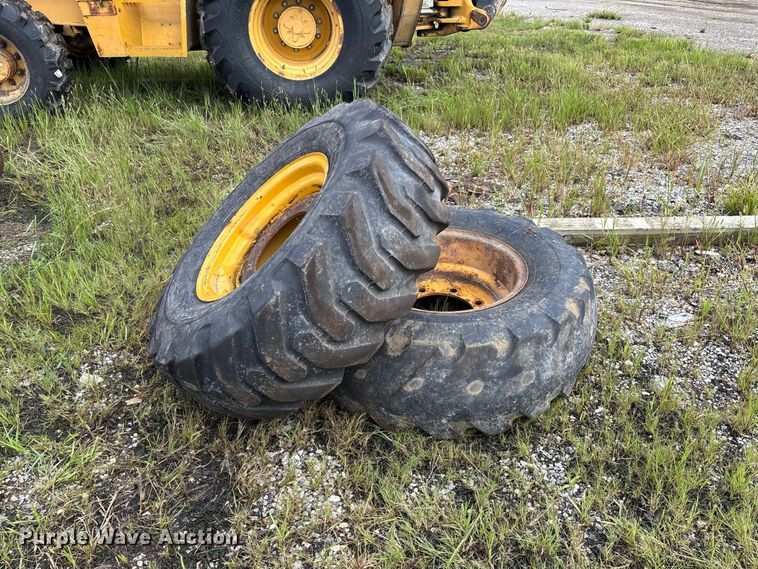 image for item DZ4678 2013 John Deere 410K backhoe