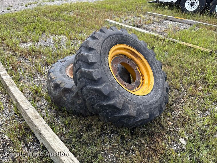 image for item DZ4678 2013 John Deere 410K backhoe