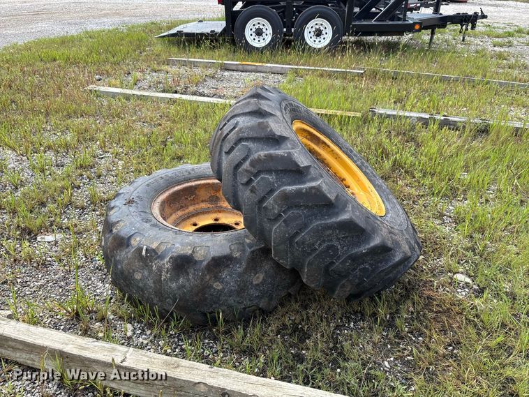 image for item DZ4678 2013 John Deere 410K backhoe