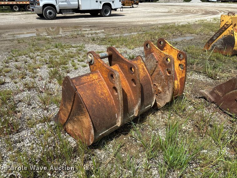 image for item DZ4678 2013 John Deere 410K backhoe