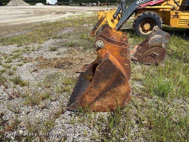 image for item DZ4678 2013 John Deere 410K backhoe