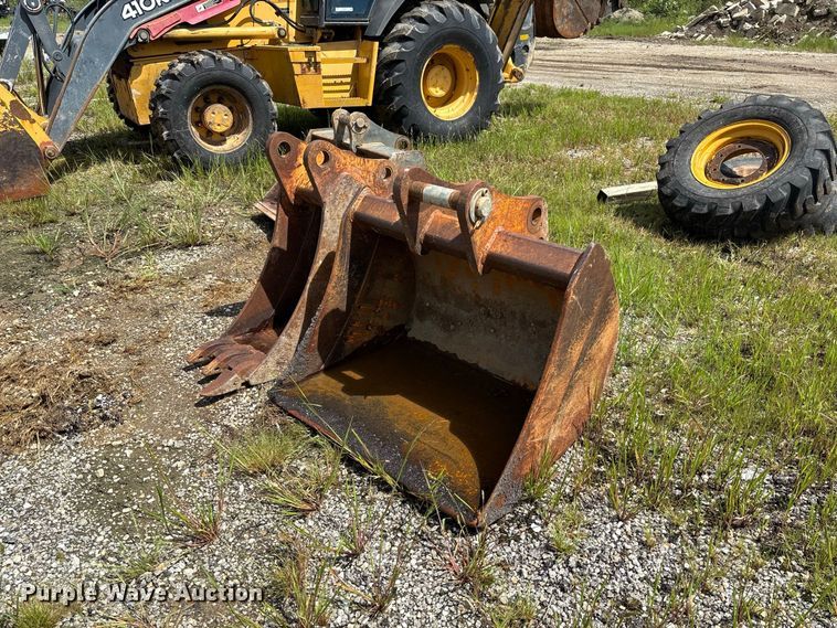 image for item DZ4678 2013 John Deere 410K backhoe