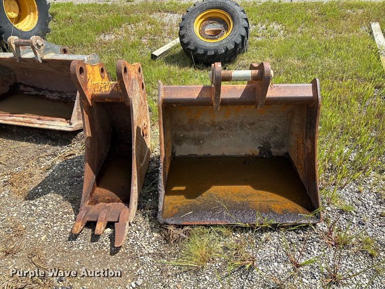 image for item DZ4678 2013 John Deere 410K backhoe