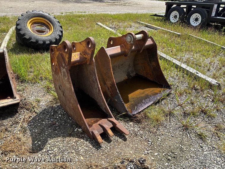 image for item DZ4678 2013 John Deere 410K backhoe