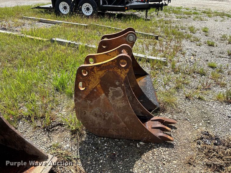 image for item DZ4678 2013 John Deere 410K backhoe