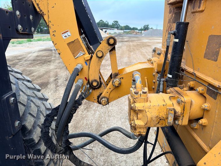 image for item ED5465 2017 John Deere 6105E MFWD tractor