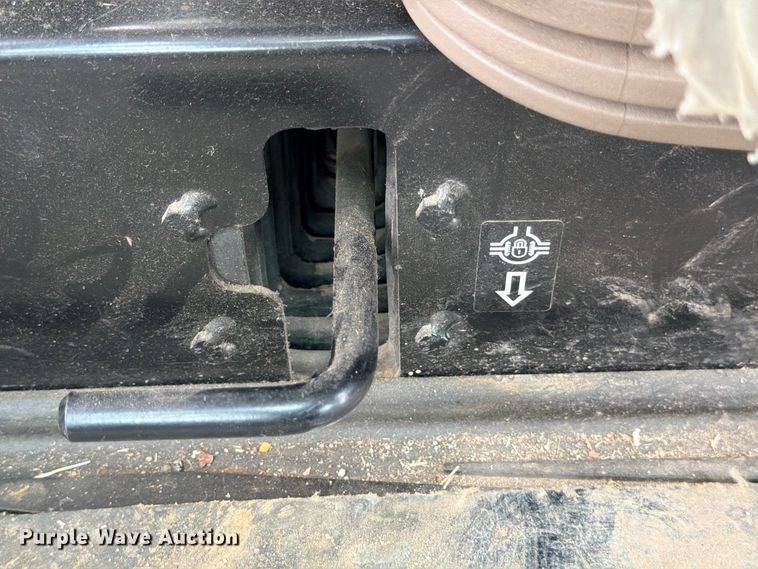 image for item ED5465 2017 John Deere 6105E MFWD tractor