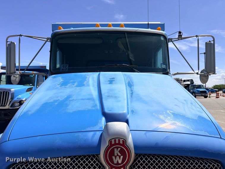 image for item ED5474 2008 Kenworth T300 dump truck