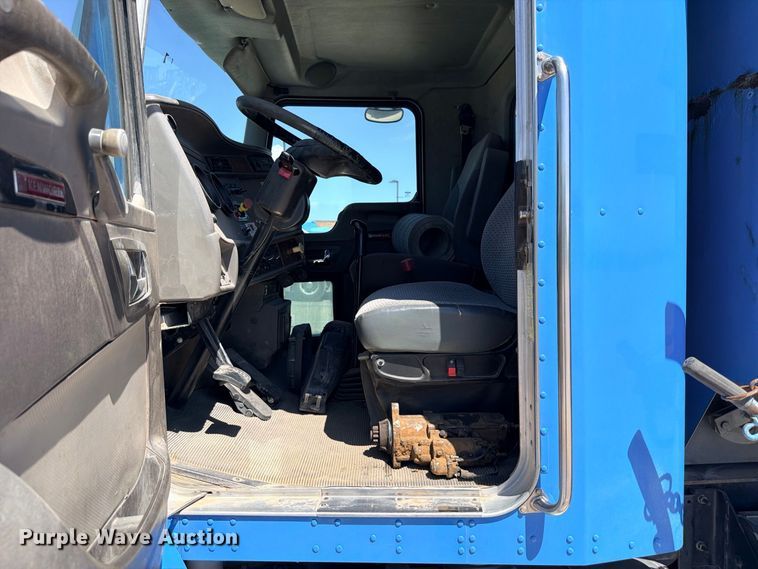 image for item ED5474 2008 Kenworth T300 dump truck