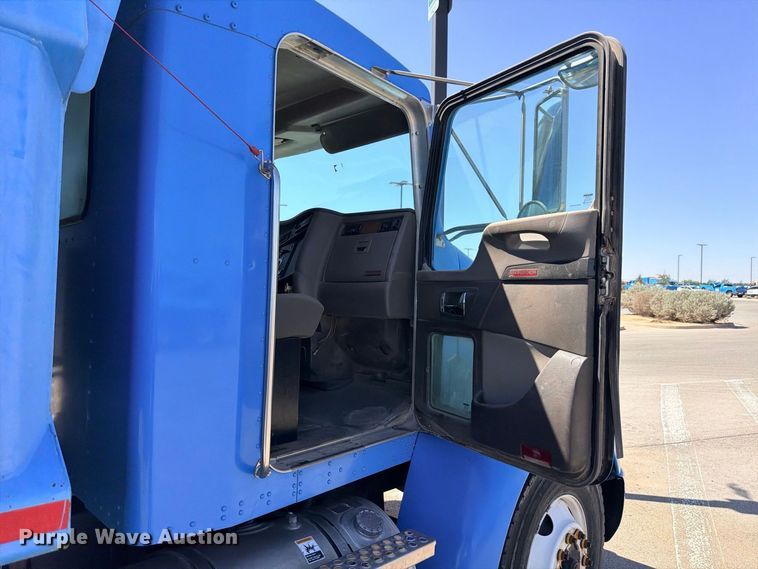image for item ED5474 2008 Kenworth T300 dump truck