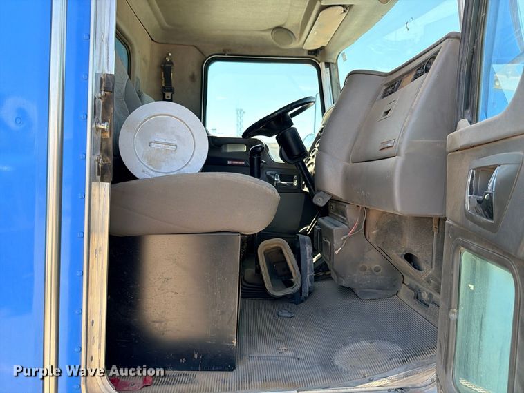 image for item ED5474 2008 Kenworth T300 dump truck