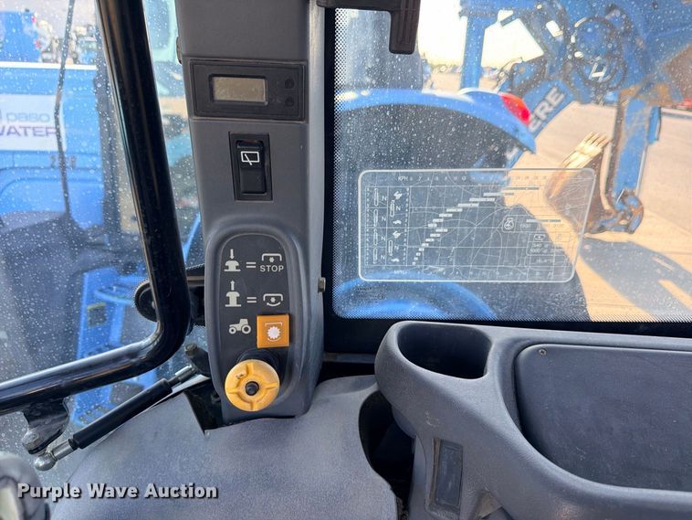 image for item ED5475 2001 New Holland TS110 tractor