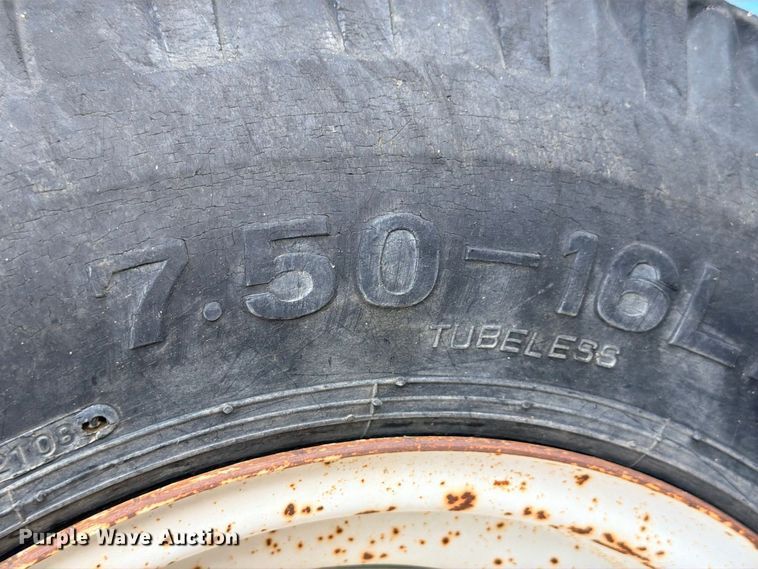 image for item ED5477 New Holland T5100 tractor