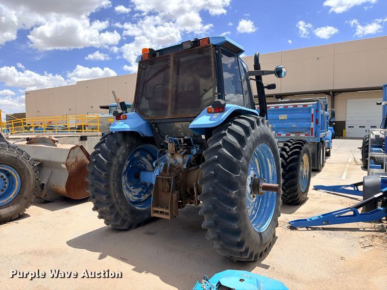 image for item ED5479 New Holland 8560 MFWD tractor