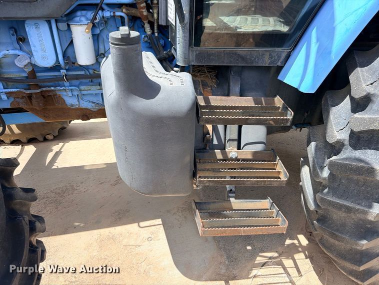 image for item ED5479 New Holland 8560 MFWD tractor