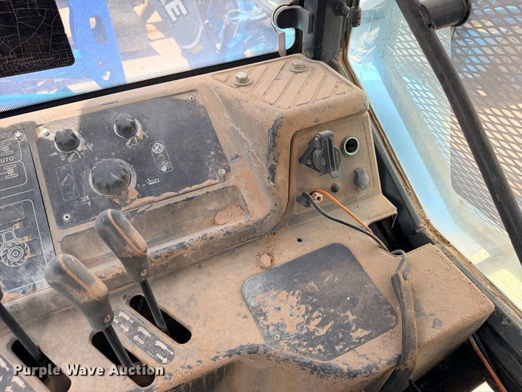 image for item ED5479 New Holland 8560 MFWD tractor