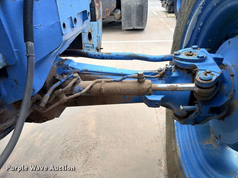 image for item ED5479 New Holland 8560 MFWD tractor