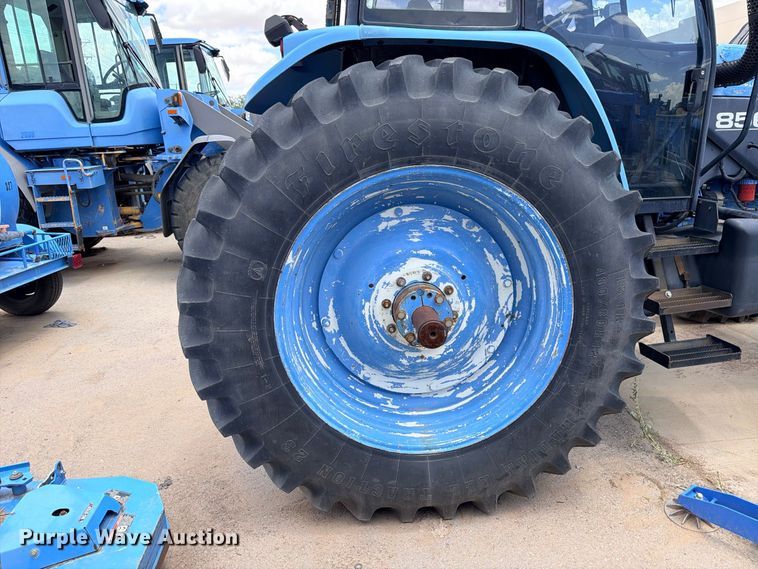 image for item ED5479 New Holland 8560 MFWD tractor