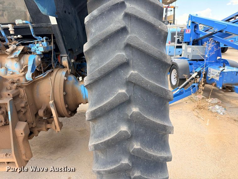 image for item ED5479 New Holland 8560 MFWD tractor