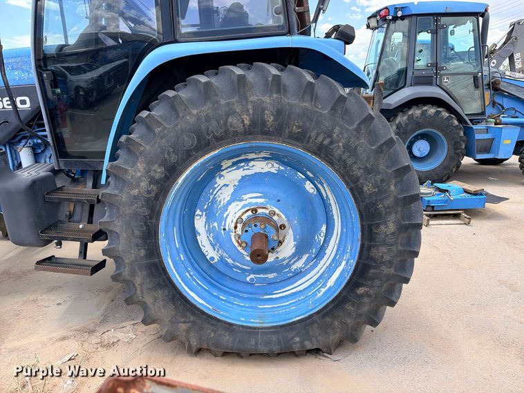 image for item ED5479 New Holland 8560 MFWD tractor