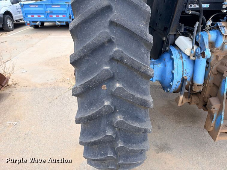 image for item ED5479 New Holland 8560 MFWD tractor