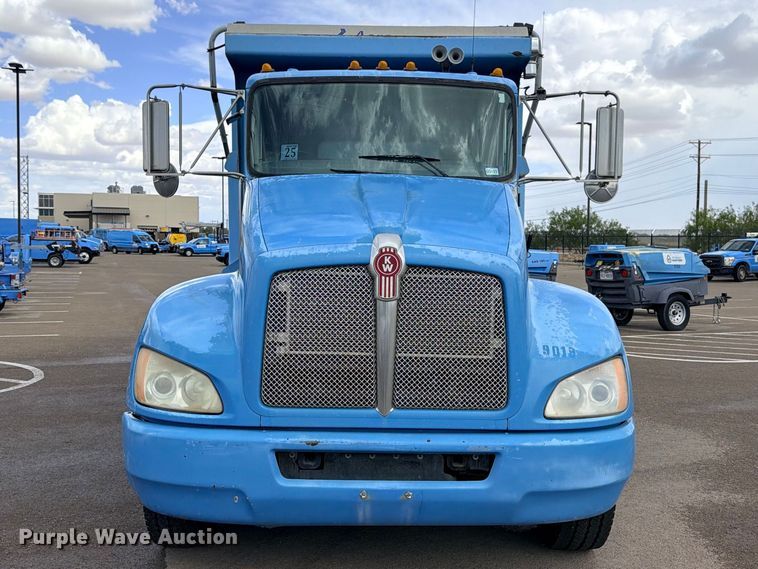 image for item ED5481 2008 Kenworth T300 dump truck