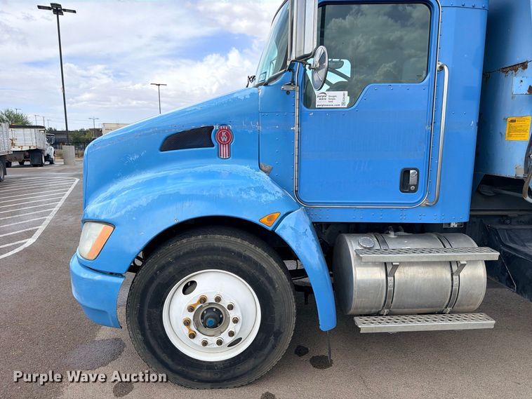 image for item ED5481 2008 Kenworth T300 dump truck