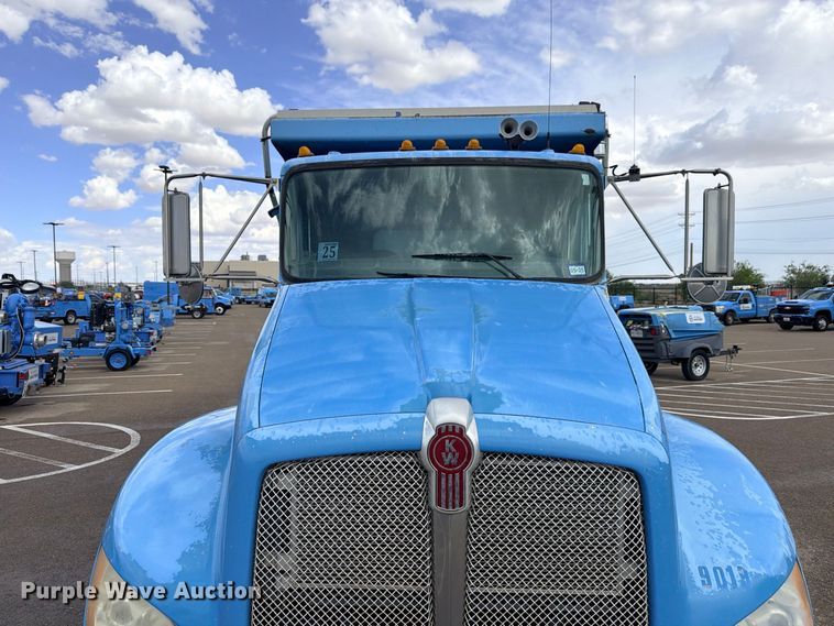 image for item ED5481 2008 Kenworth T300 dump truck
