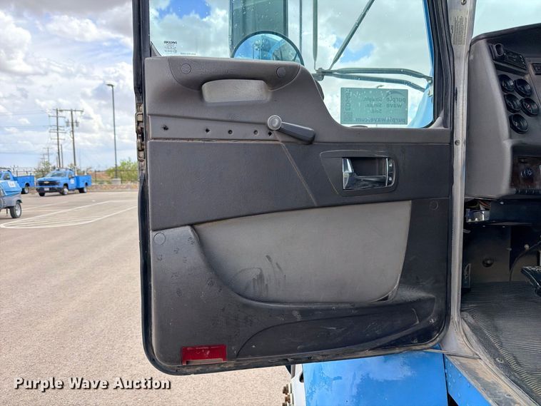 image for item ED5481 2008 Kenworth T300 dump truck