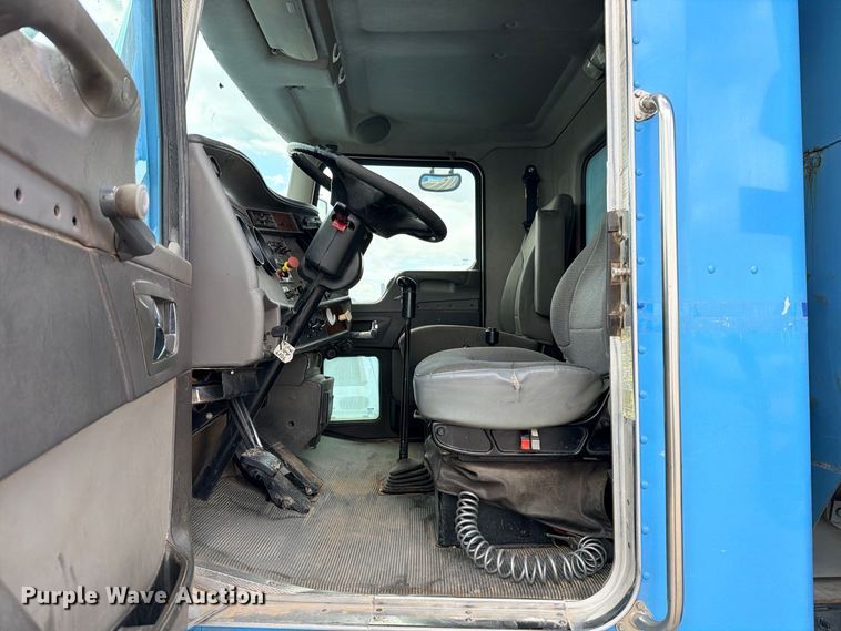 image for item ED5481 2008 Kenworth T300 dump truck