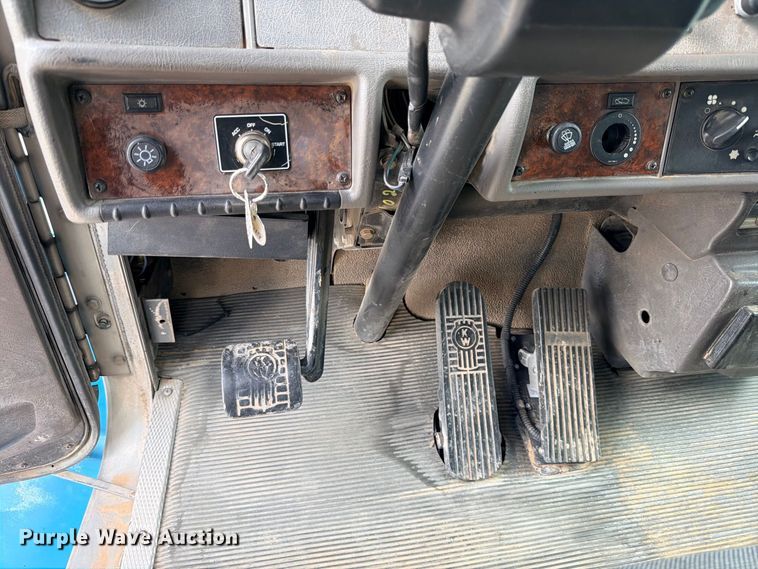 image for item ED5481 2008 Kenworth T300 dump truck