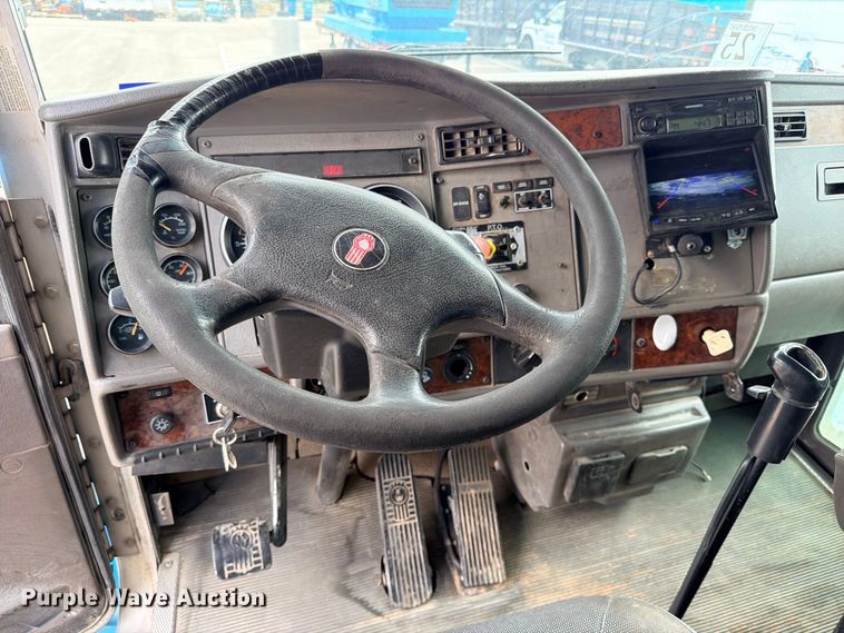 image for item ED5481 2008 Kenworth T300 dump truck