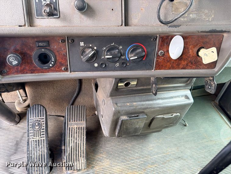 image for item ED5481 2008 Kenworth T300 dump truck