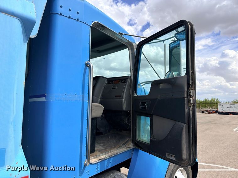image for item ED5481 2008 Kenworth T300 dump truck