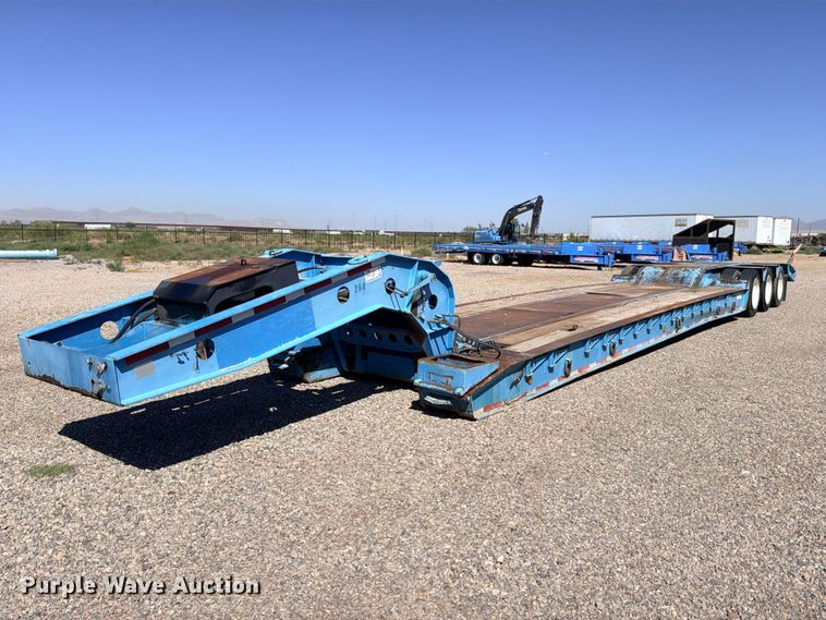 image for item ED5483 2000 Dynaweld lowboy equipment trailer