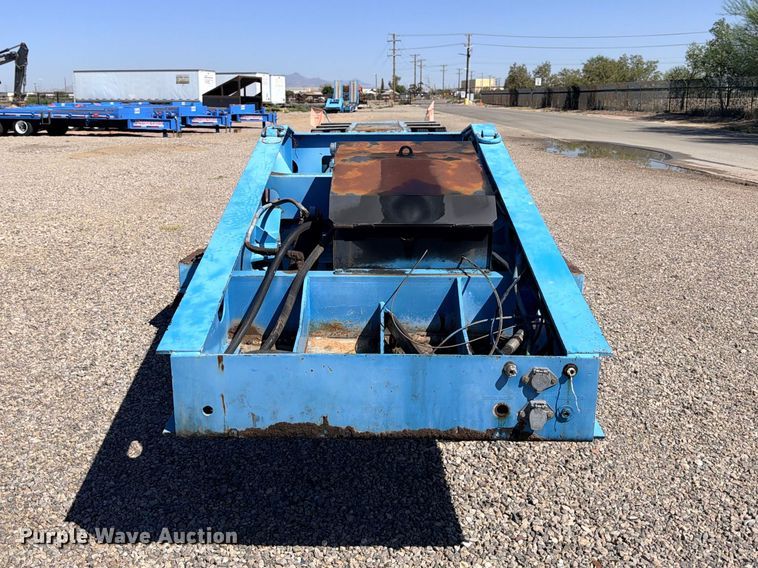 image for item ED5483 2000 Dynaweld lowboy equipment trailer