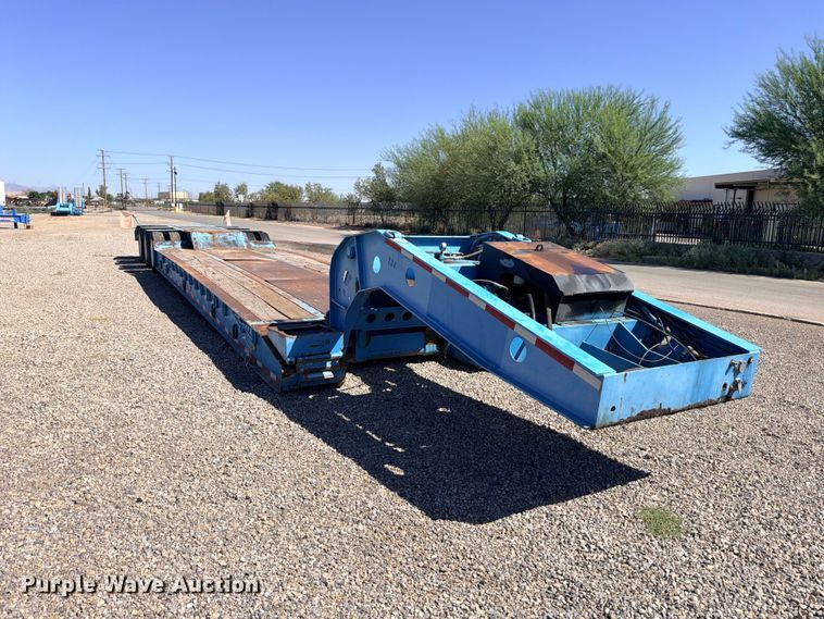 image for item ED5483 2000 Dynaweld lowboy equipment trailer