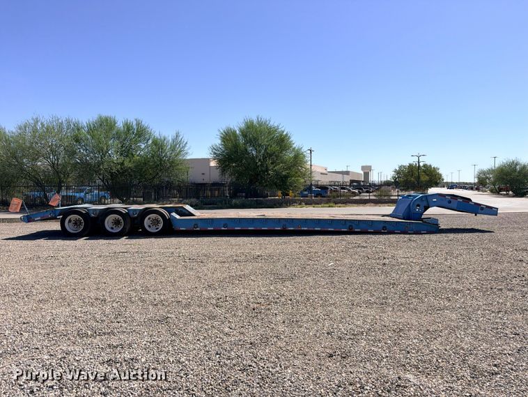 image for item ED5483 2000 Dynaweld lowboy equipment trailer