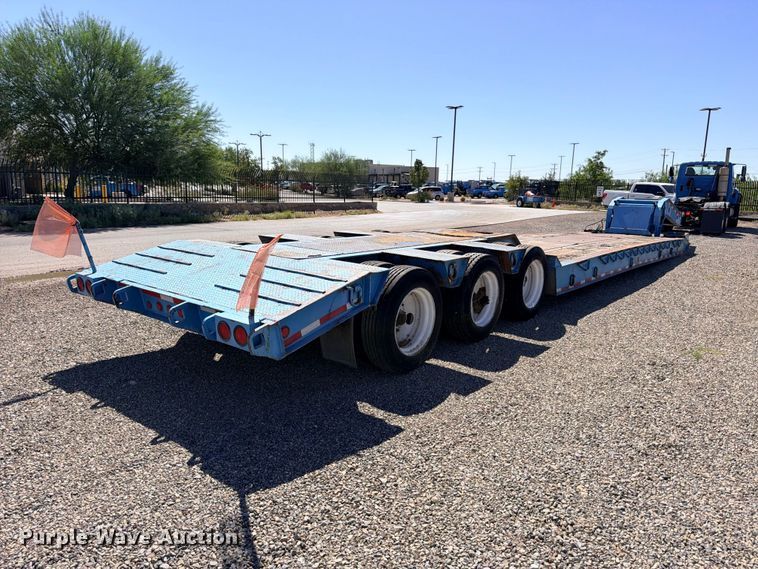 image for item ED5483 2000 Dynaweld lowboy equipment trailer