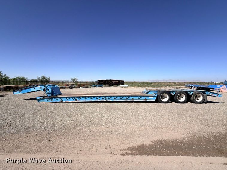 image for item ED5483 2000 Dynaweld lowboy equipment trailer