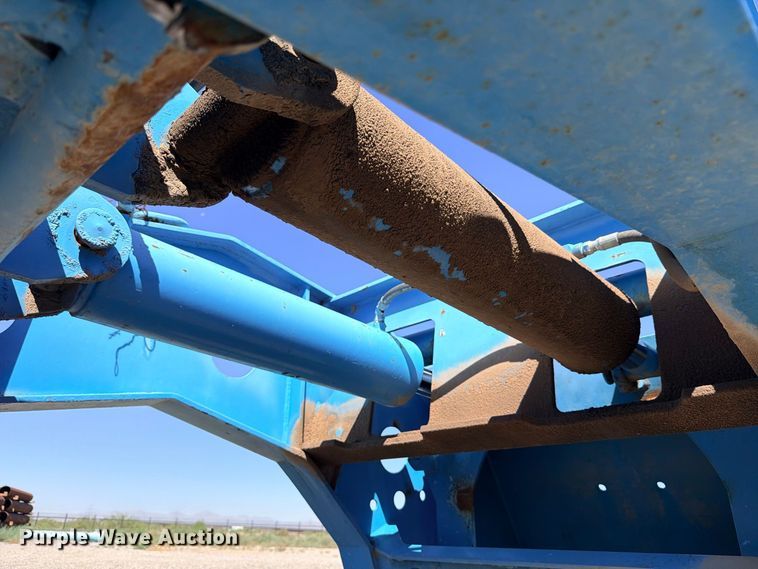 image for item ED5483 2000 Dynaweld lowboy equipment trailer