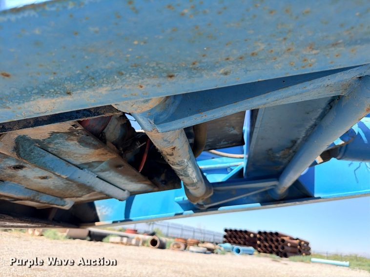 image for item ED5483 2000 Dynaweld lowboy equipment trailer