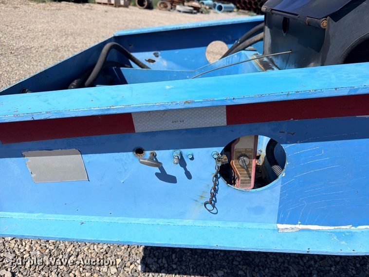 image for item ED5483 2000 Dynaweld lowboy equipment trailer