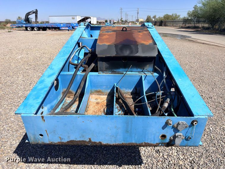 image for item ED5483 2000 Dynaweld lowboy equipment trailer