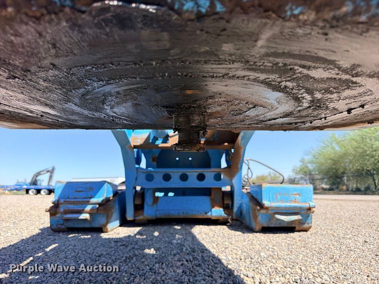 image for item ED5483 2000 Dynaweld lowboy equipment trailer