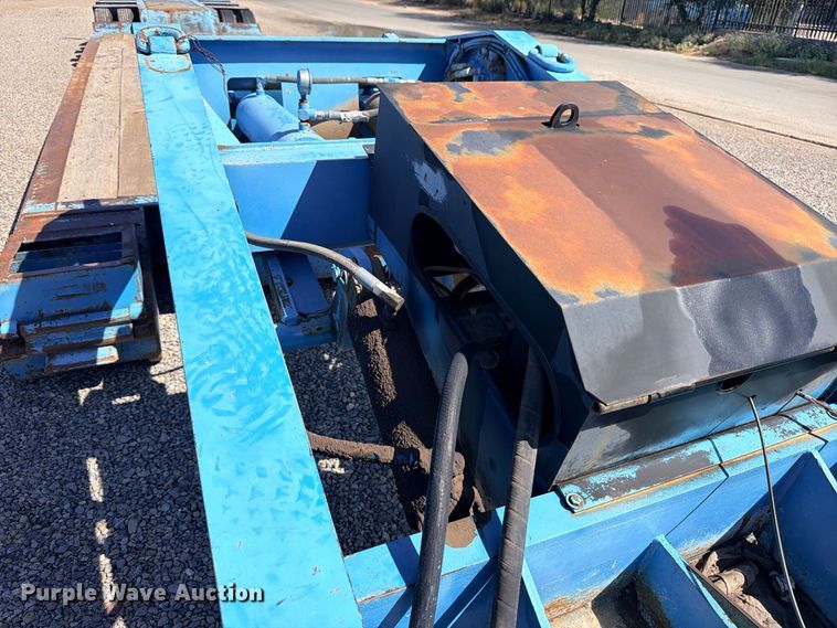 image for item ED5483 2000 Dynaweld lowboy equipment trailer